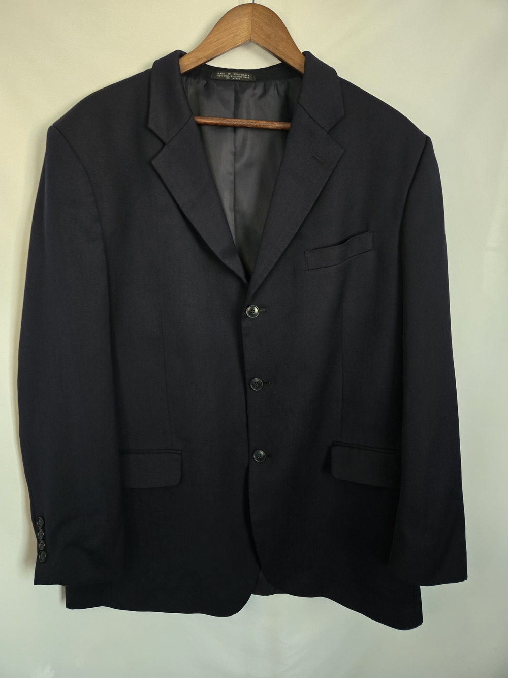Men’s Classic Navy Blazer – Size 42R – Tailored Sport Coat